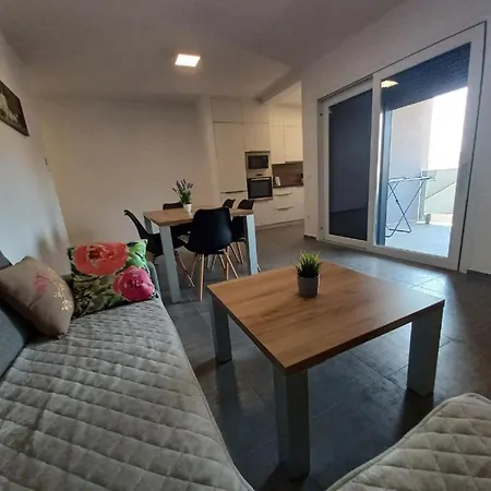 Martina Apartament Vir