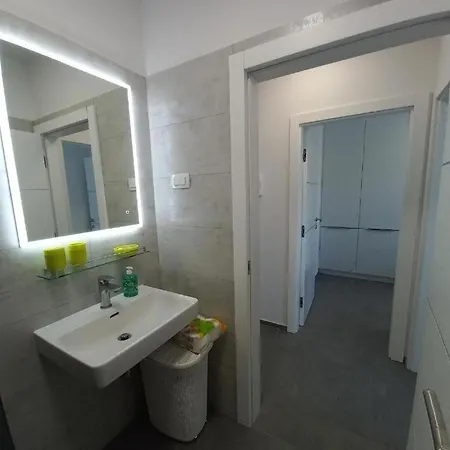 Martina Apartman Vir